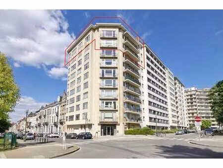 square marie-louise : lot de 3 appartements avec vue !