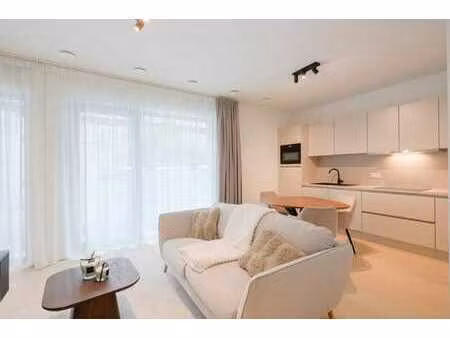 magnifique studio +terrasse vue sur l'abbaye de la cambre!