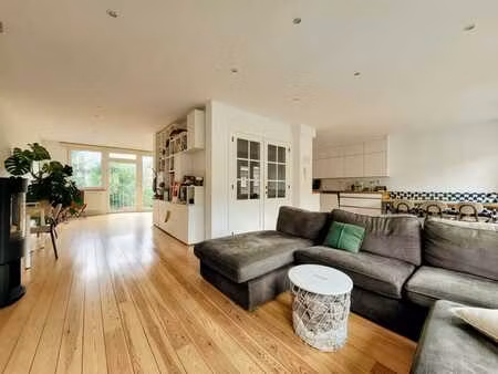 maison rénovée de 320 m² et 5 chambres.