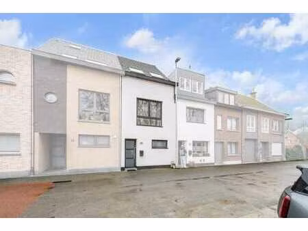 compleet gerenoveerde woning met 2 terrassen op toplocatie!