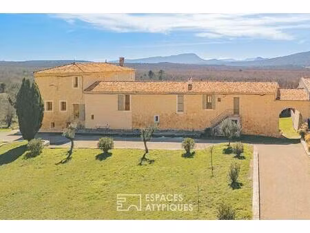 la majesté d'une commanderie du 12e siècle en provence