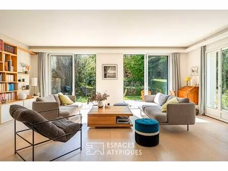 maison lumineuse avec vue et jardin bucolique à saint-germain en laye