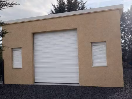 hangar avec terrain à louer