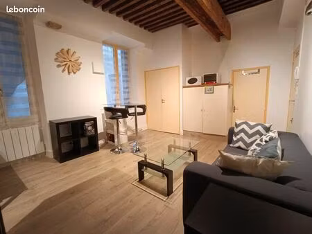 t1 hyper centre historique chambéry rue piétonne