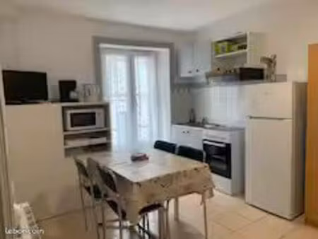 studio fonctionnel tout équipé toutes charges comprises (eau  elec  internet...)