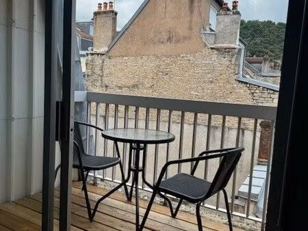 a louer grand studio meublé