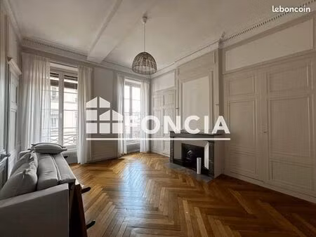 appartement 3 pièces 82 m²