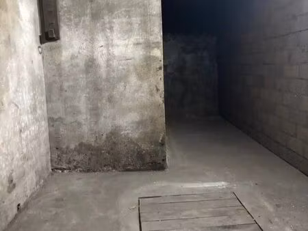 grand garage à louer – idéal pour artisan