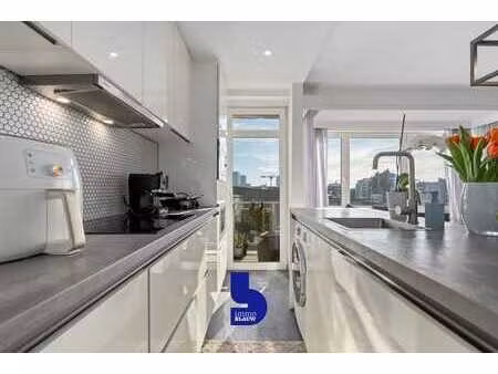 appartement met 2 terrassen om de hoek van de zee