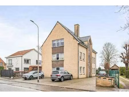 spacieux appartement au rez-de-chaussée avec 2 chambres à wa