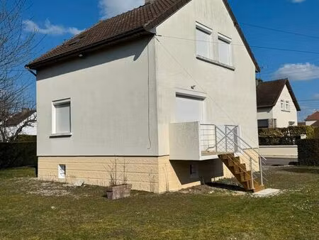 belle maison meublée entièrement rénovée avec beau jardin