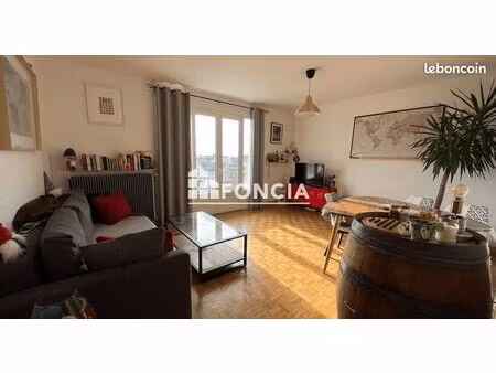 appartement t3 au dernier étage avec cave et box de stationnement