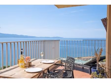 t2 en pignon vue mer