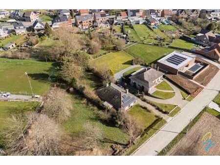 maison située à la campagne avec 3 chambres