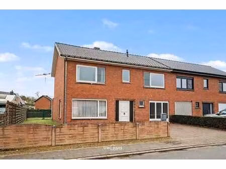 spacieuse maison 4 ch à coucher avec epc c dans un quartier