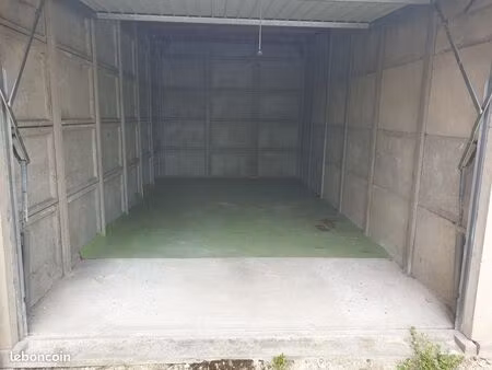 box 13m2 - villeneuve le roi (garage ou stockage)