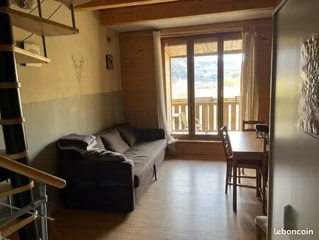 t3 duplex meublé  jolie vue sur les sommets