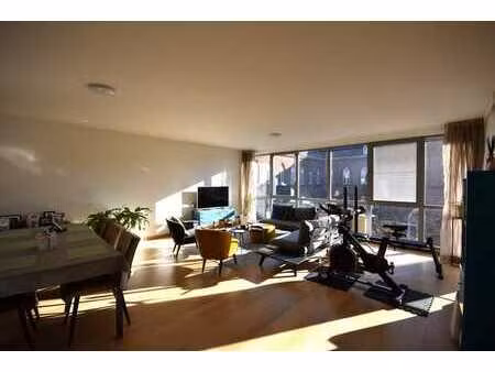 appartement de 3 chambres avec terrasse près de la coupure.