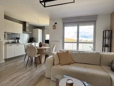 appartement meublé 63m2 terrasse et parking sécurisé