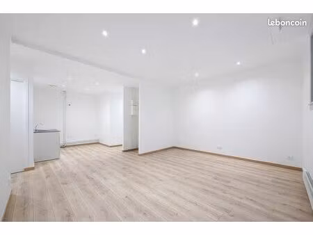 paris 12 – rue claude decaen – 2 pièces rénové au calme sur jardin  idéal profession libér