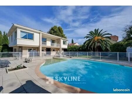 villa 9 pièces 285 m²