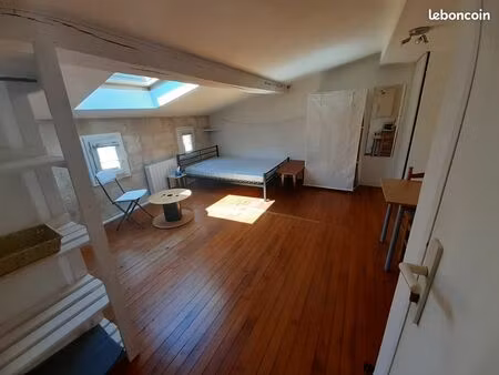 location studio meublé