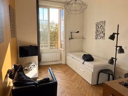 beau studio meublé et ergonomique