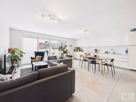 superbe appartement à louer au centre de libramont !