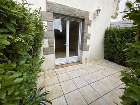 a vendre - appartement t2 avec terrasse et stationnement - en plein centre de benodet