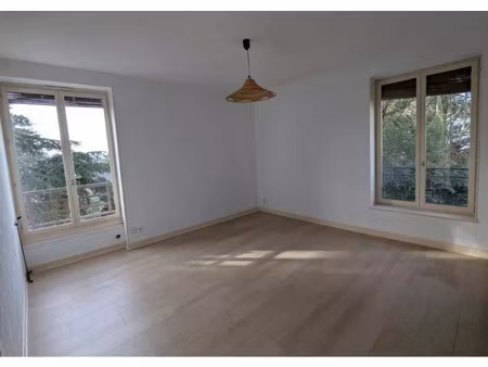 location appartement 2 pièces 42 m² à caluire-et-cuire (69300)