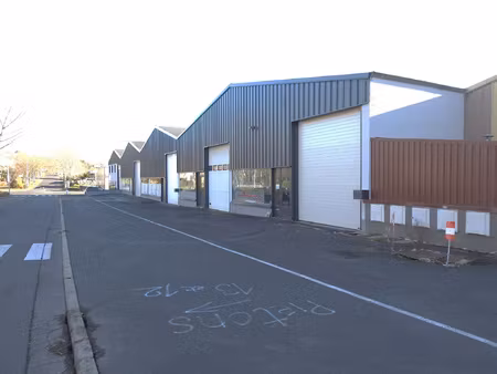 local professionnel-bureau-dépôt rue jacques prévert aurilla