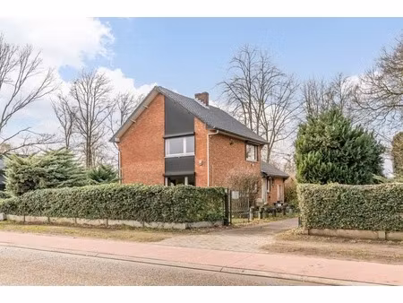 vrijstaande gezinswoning met 3 slaapkamers nabij het centrum van leopoldsburg