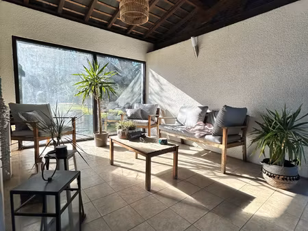 superbe maison familiale avec piscine et terrain de tennis