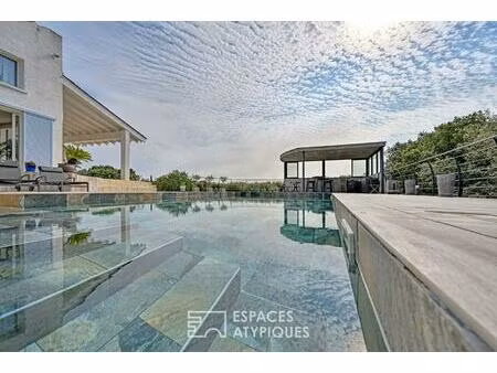 propriété lumineuse avec panorama rare sur le pic saint-loup et l'hortus