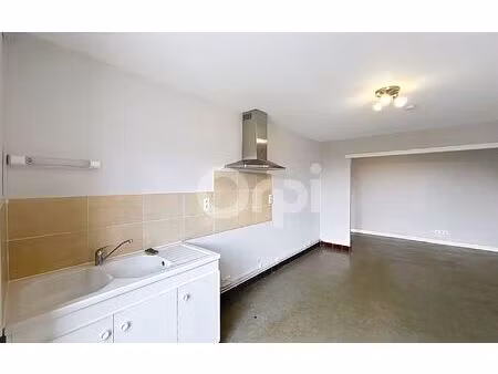 location appartement  m² t-3 à chavagnac  490 €