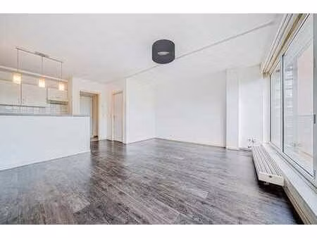cointe - studio lumineux avec balcon + parking et cave