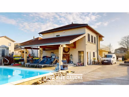 maison 192 m2  4 chambres  assieu