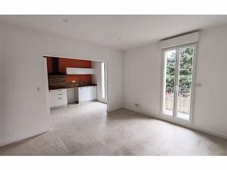 location maison  m² t-3 à pinet  950 €