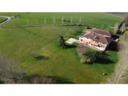 demeure de prestige saint etienne du bois 8 pièce(s) 332 m2