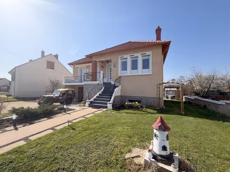 saint-yorre - maison de caractère impeccablement entretenue 3/4 chambres et bureau.