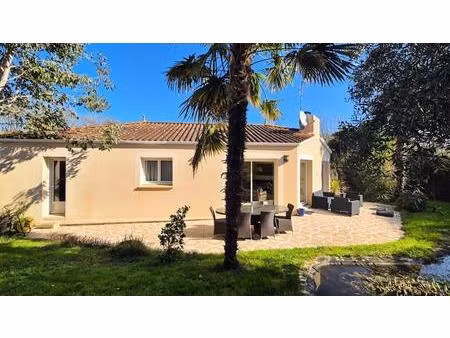 maison de 8 pièces de 204 m² à talmont-saint-hilaire