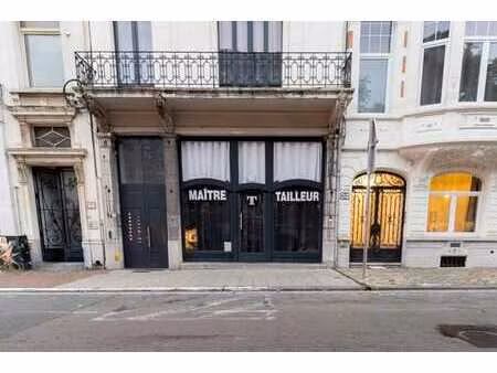 commerce rénové au cœur de charleroi avec réserve  cave  wc