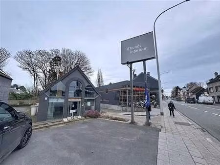 commerce 320 m² + parkings