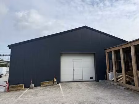 entrepôt - atelier 200m2