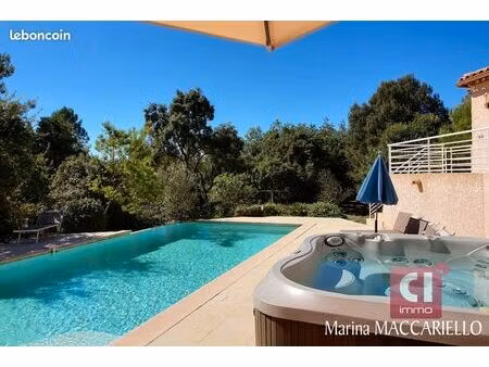 villa 5 pièces 150 m²