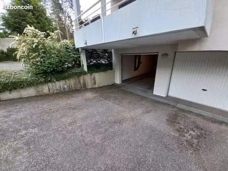 location garage collines des bruyères