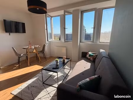 t2 lumineux rénové – vue dégagée – centre historique