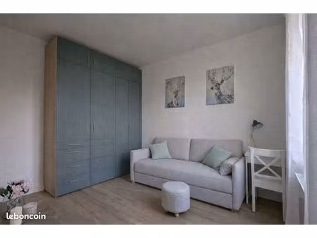 location studio meublé 18 m²