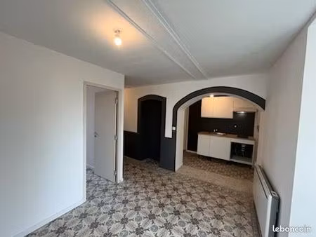 t2 30 m² avec grande terrasse – ver-sur-mer – parking