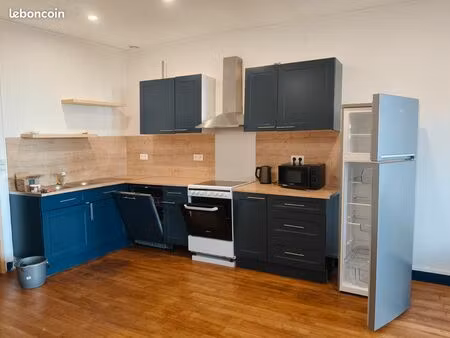 location appartement meublé et équipé au centre de barbezieux - vue imprenable sur la plac